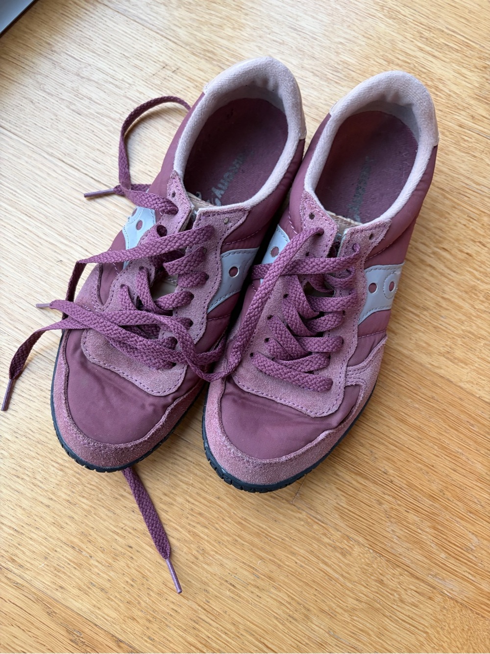 Saucony cute purple/mauve sneakers, size 7